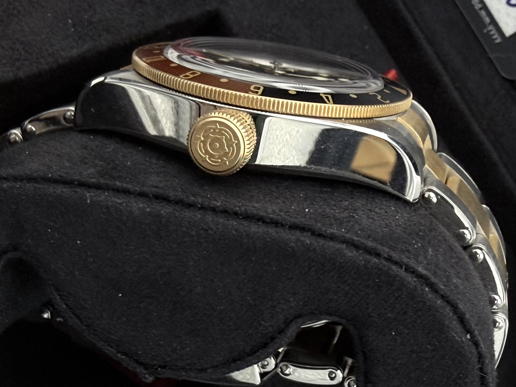 Tudor side and crown detail